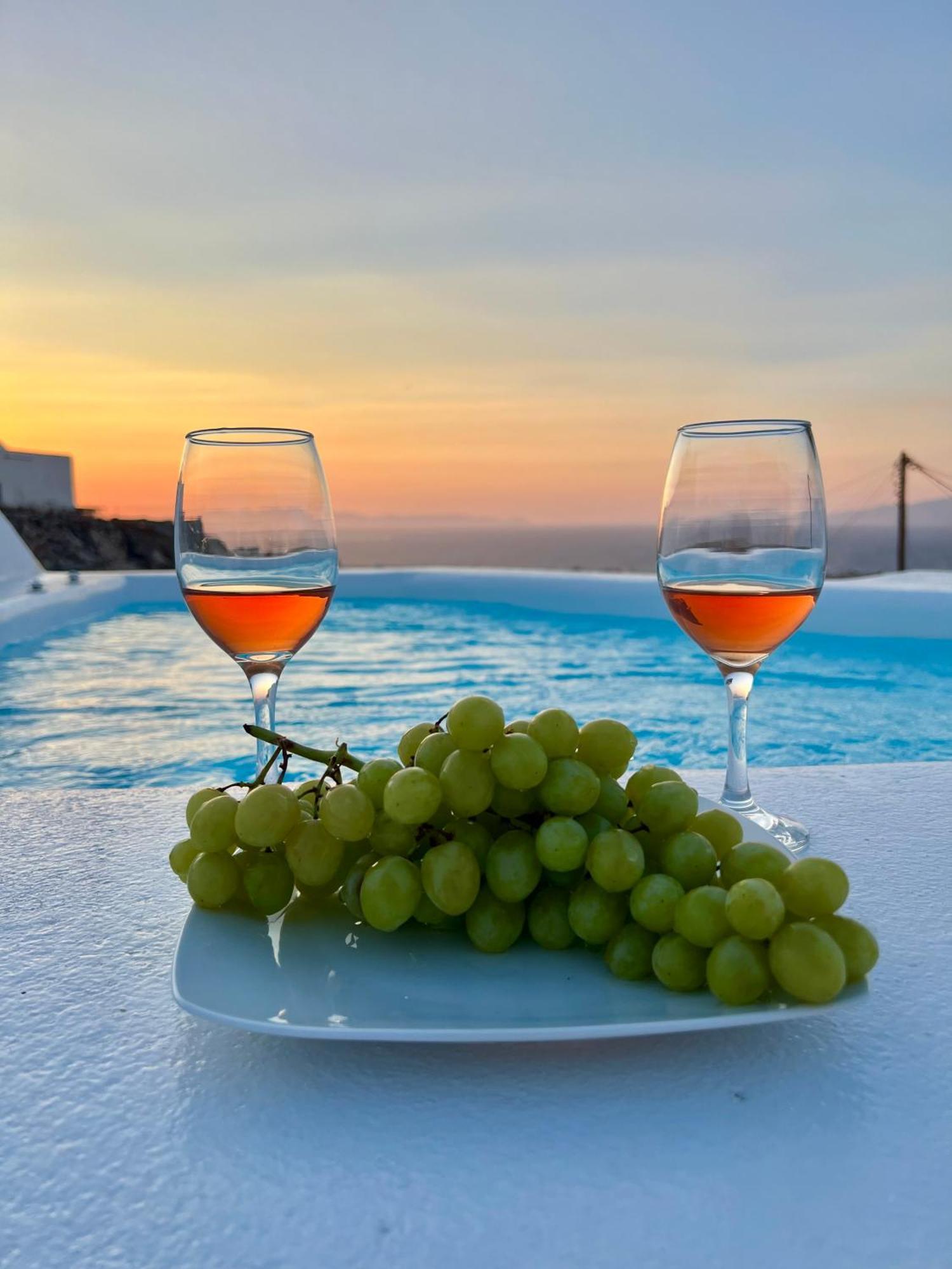 Oinos Luxury Suites Finikiá Kültér fotó
